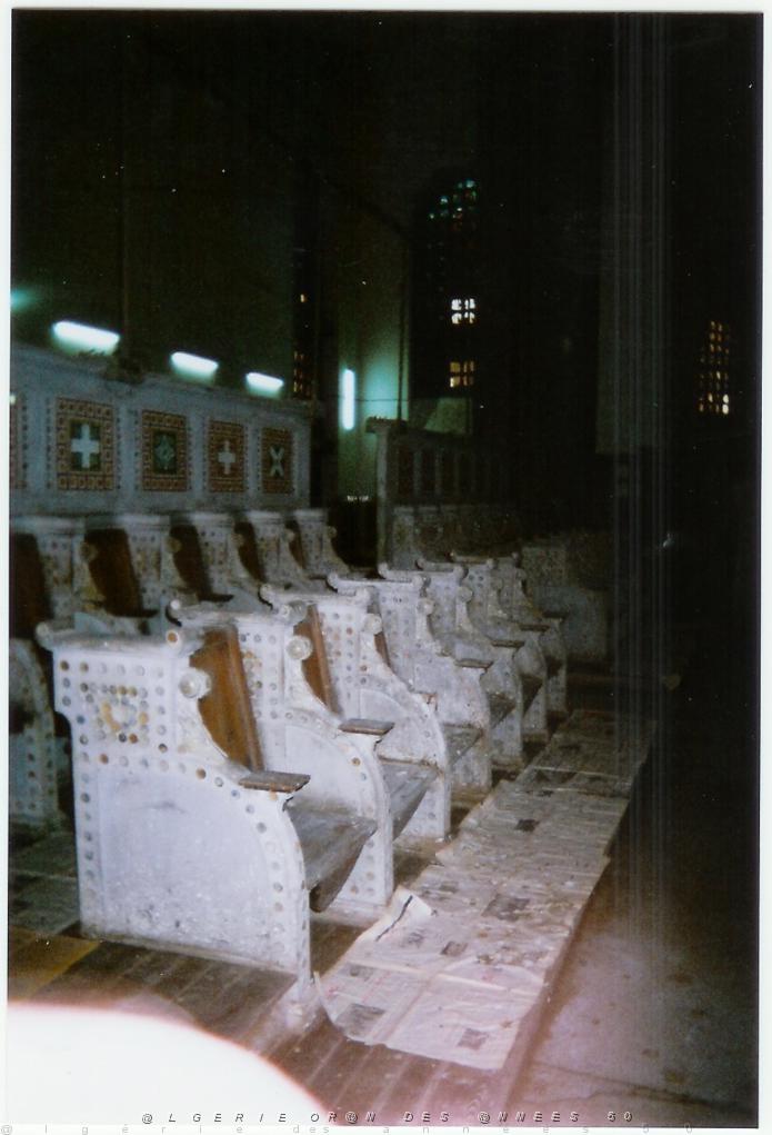 VOYAGE DU 22 29 04 2006 400 les cultes la cathedrale.jpg